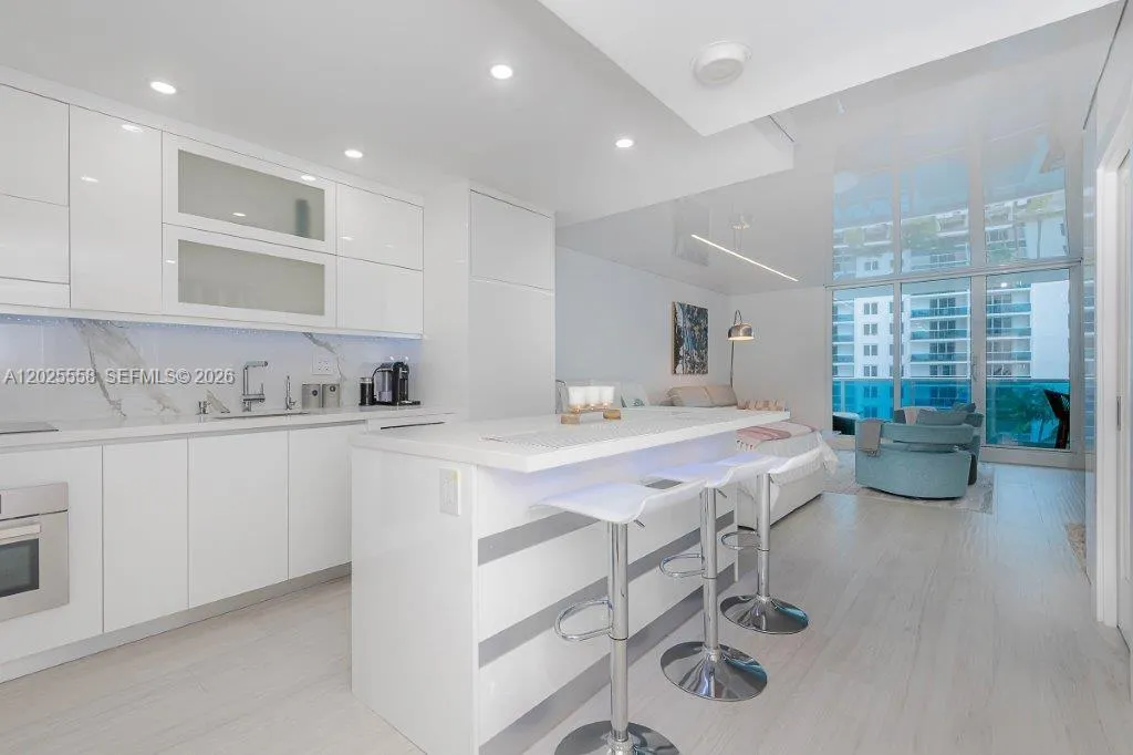 En Renta 2301 Collins Avenue 811, Miami Beach, FL 33139, Miami Beach, FL 33139