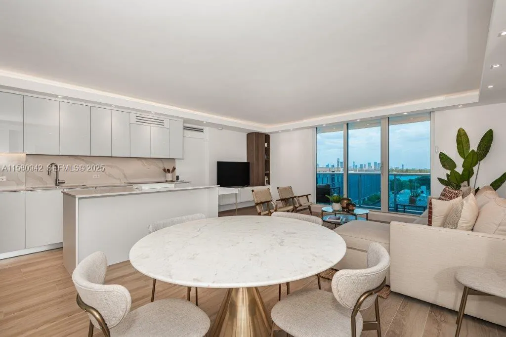Foto de propiedad en 2301 Collins Avenue 837, Miami Beach, FL 33139 Miami Beach con MLS# 
