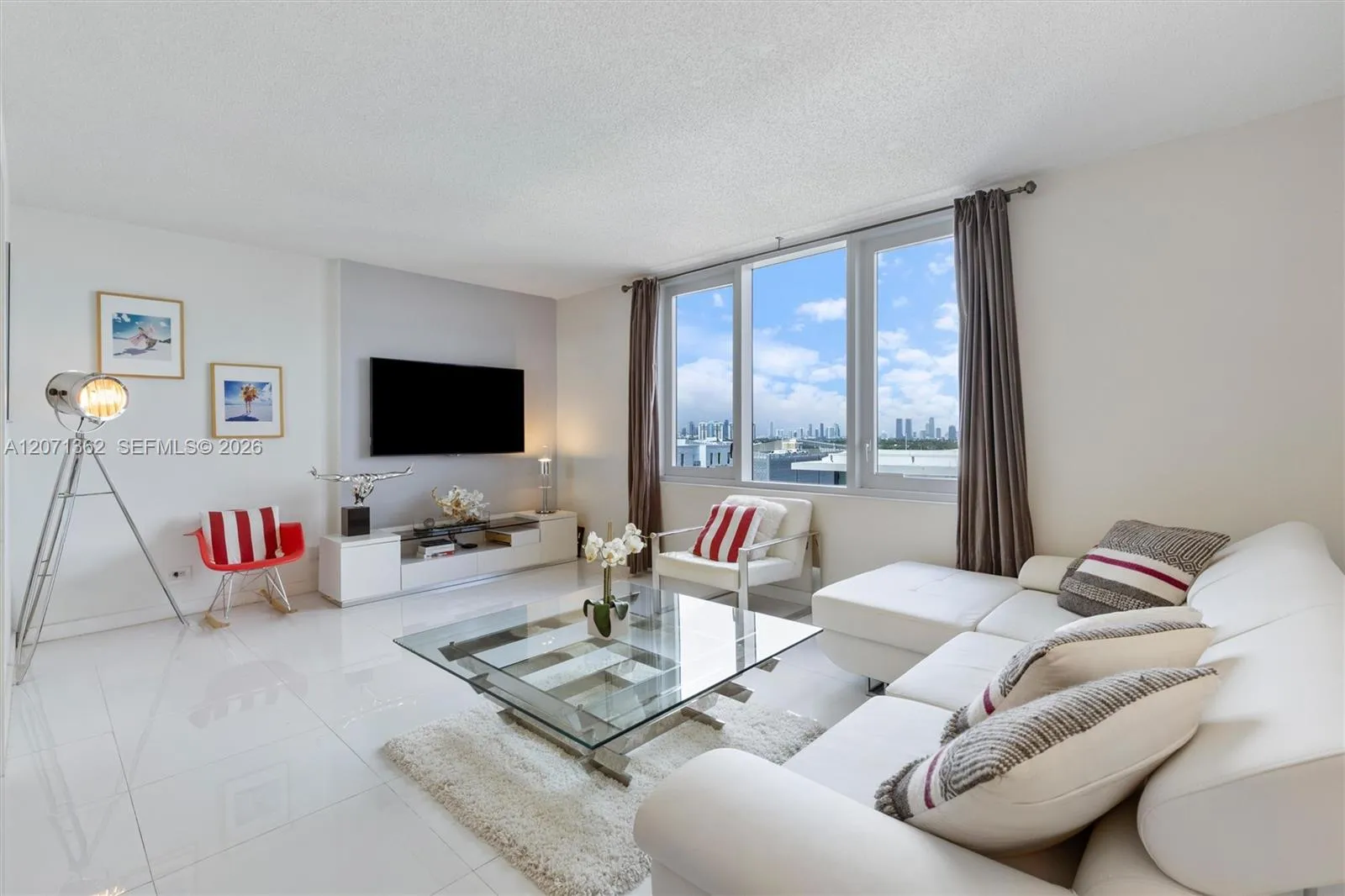 Foto de propiedad en 2301 Collins Avenue 931, Miami Beach, FL 33139 Miami Beach con MLS# 