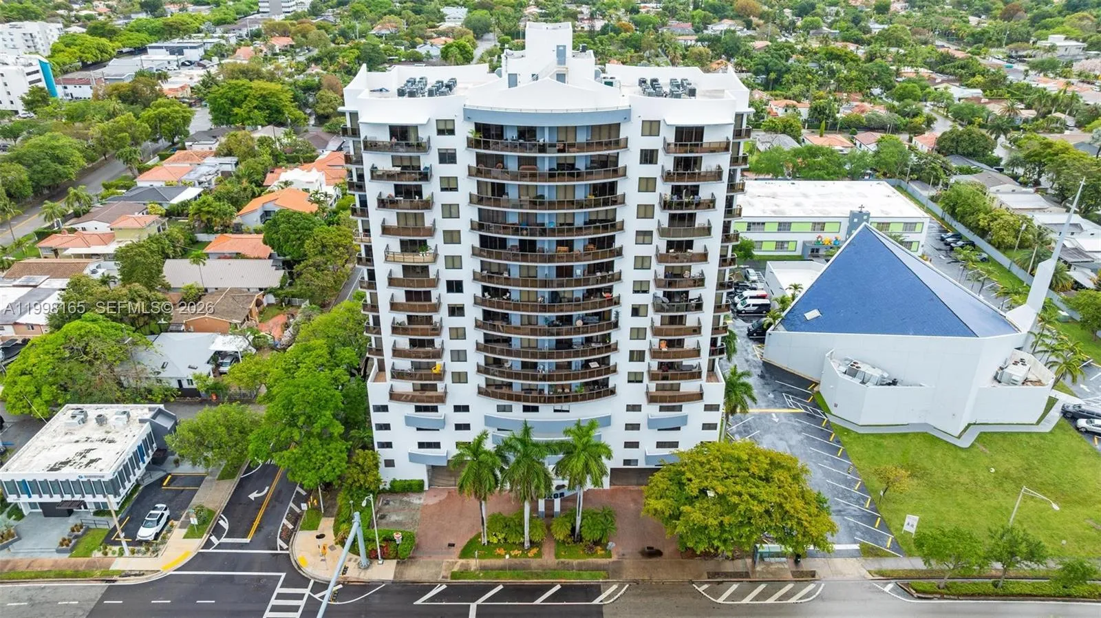 Foto de propiedad en 2301 SW 27th Avenue 906, Miami, FL 33145 Miami con MLS#