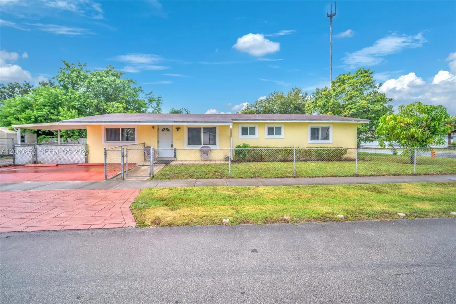 Foto de propiedad en 2301 SW 48th Avenue, West Park, FL 33023 West Park con MLS# 