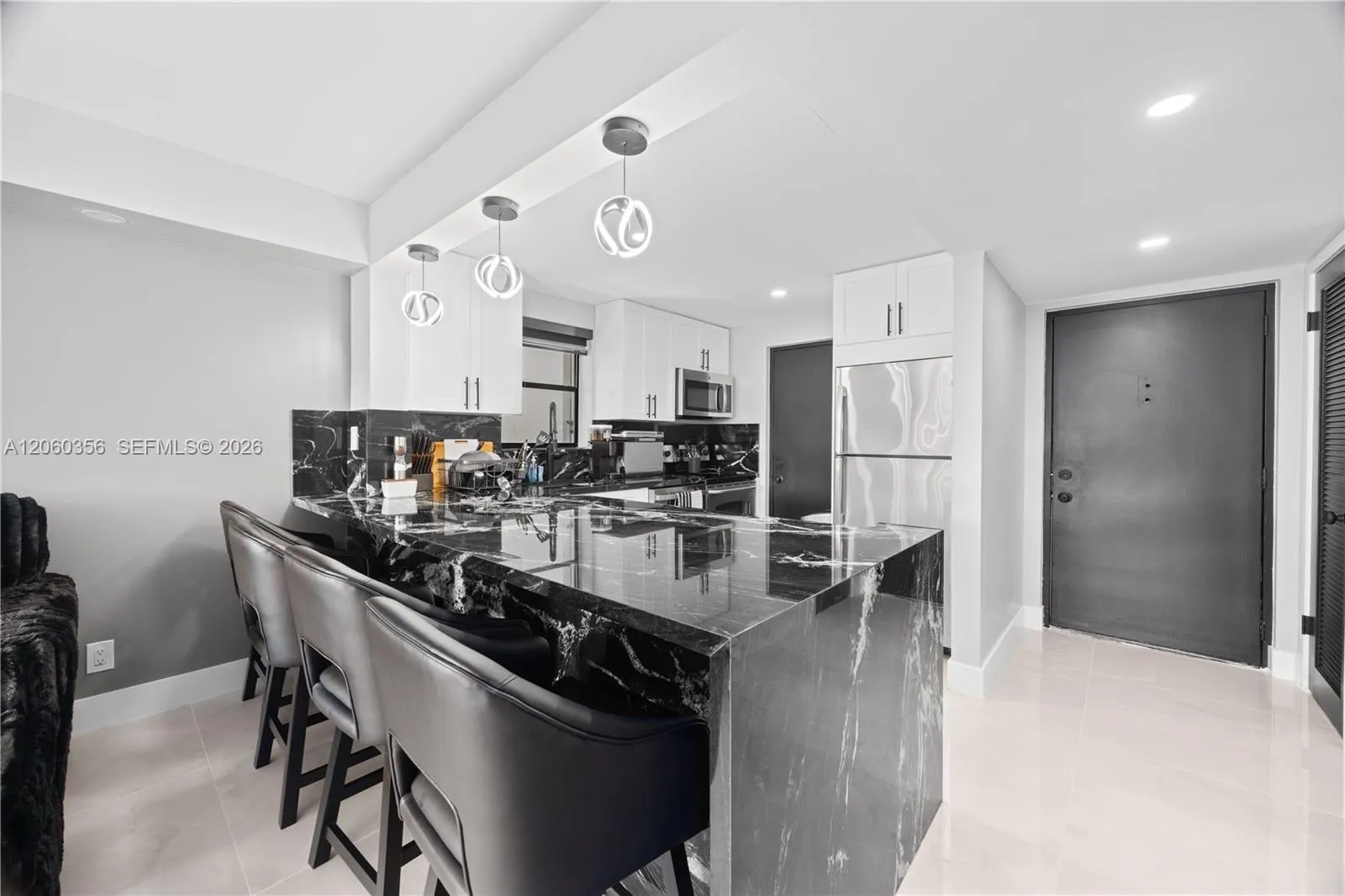 Foto de propiedad en 2302 S Cypress Bend Drive 306, Pompano Beach, FL 33069 Pompano Beach con MLS# 