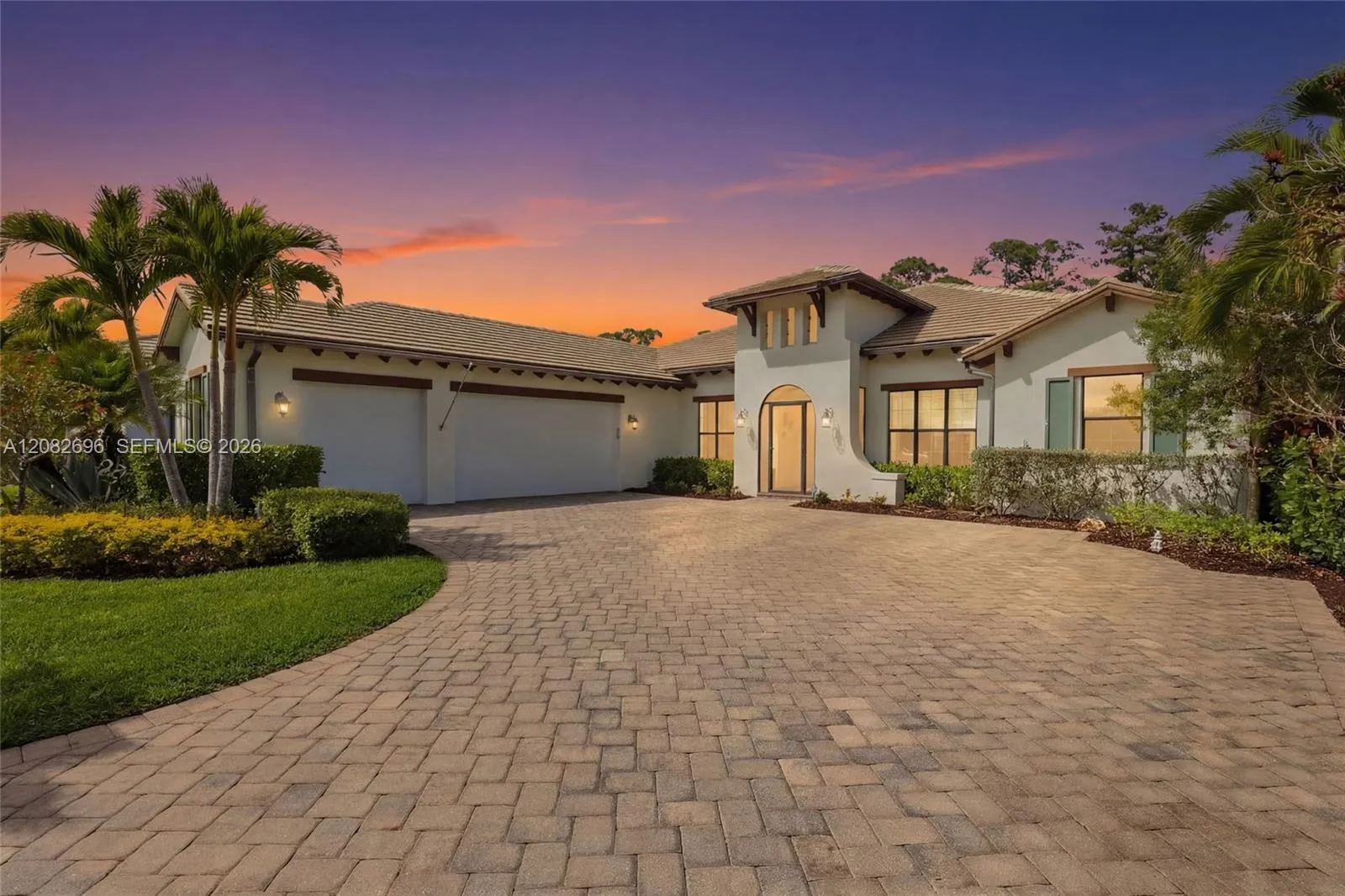 Foto de propiedad en 2303 Somerset Place, FL 34120  con MLS# 