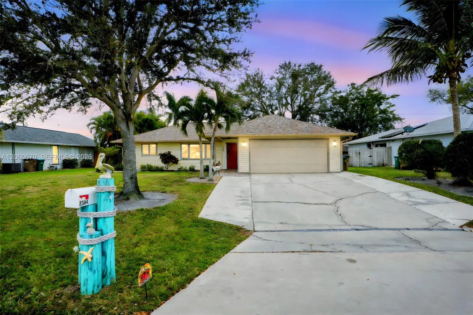 Foto de propiedad en 2304 SE 8th Terrace, Cape Coral, FL 33990 Cape Coral con MLS# 