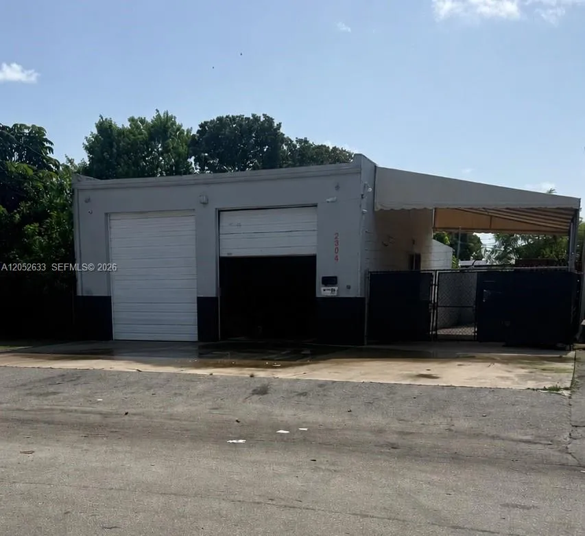 Foto de propiedad en 2304 SW 60th Way, Miramar, FL 33023 Miramar con MLS# 