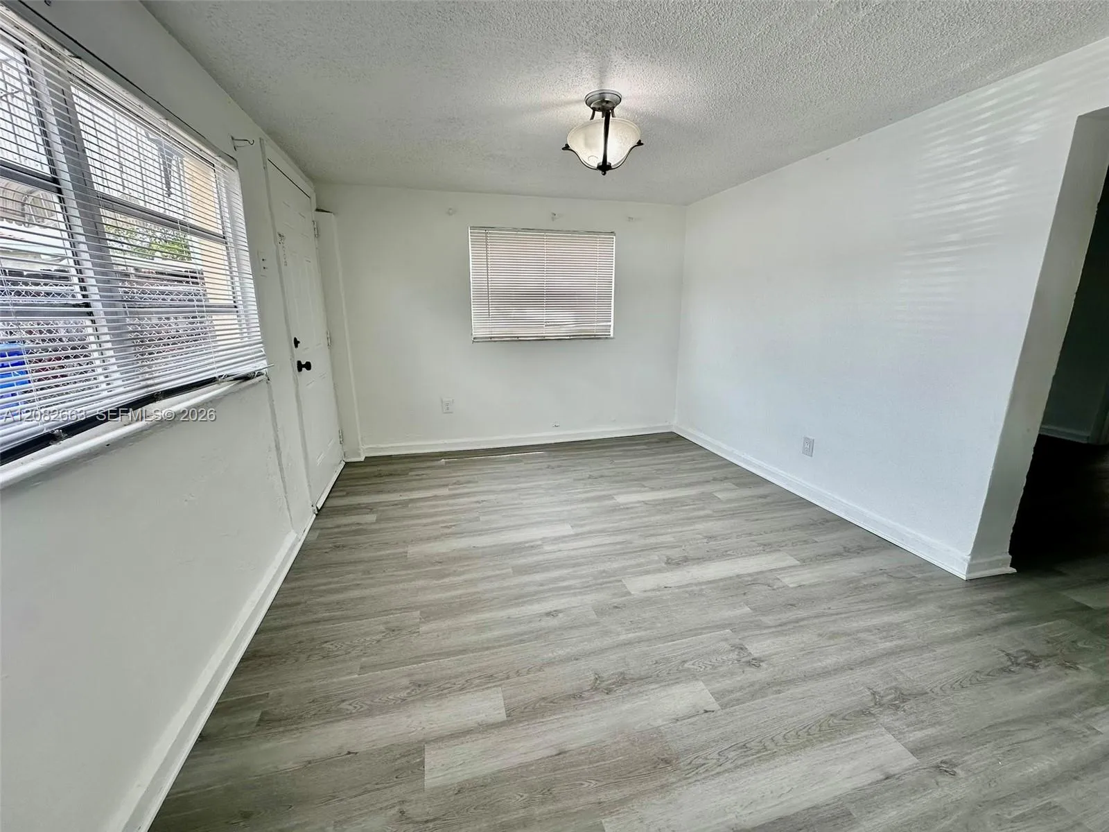 Foto de propiedad en 2306 NW Flagler Terrace 1, Miami, FL 33125 Miami con MLS# 
