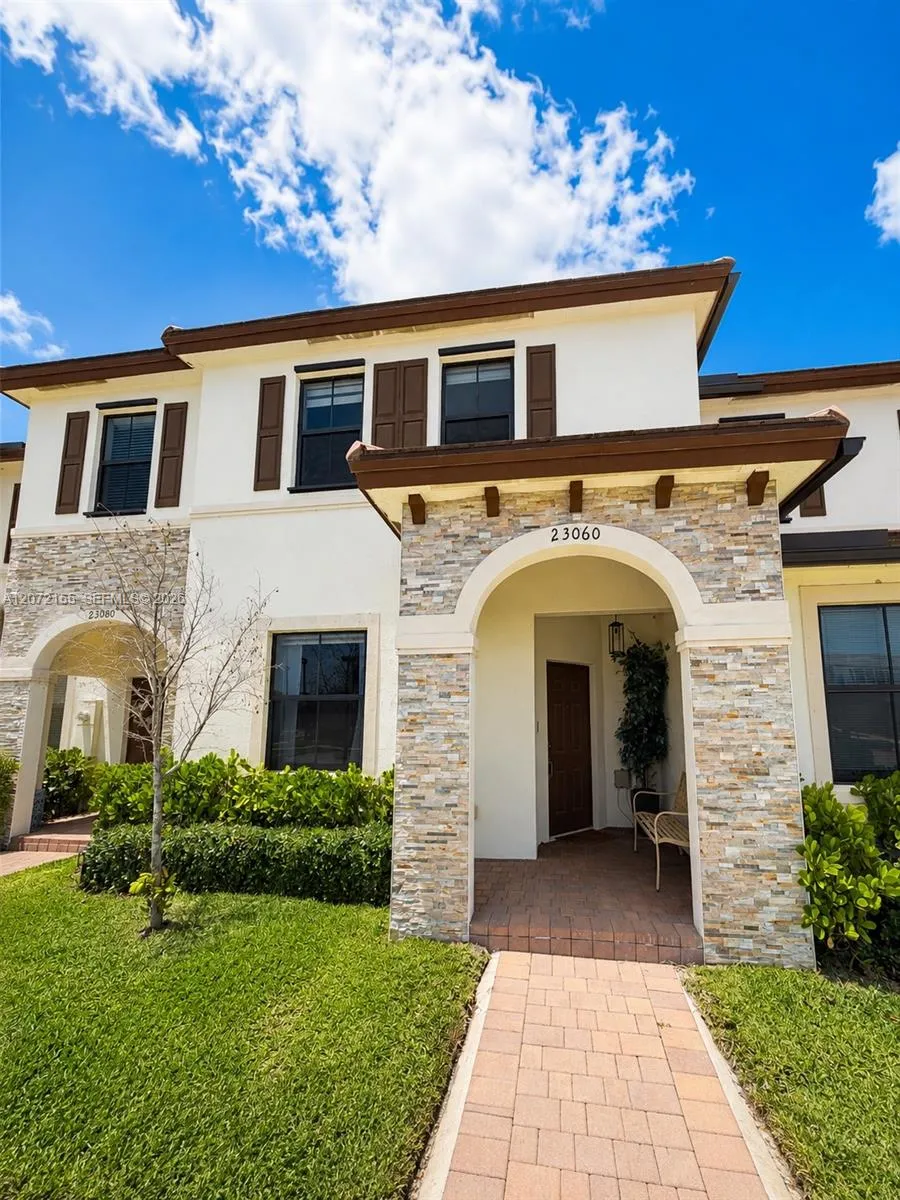 Foto de propiedad en 23060 SW 99th Court 0, Cutler Bay, FL 33190 Cutler Bay con MLS# 