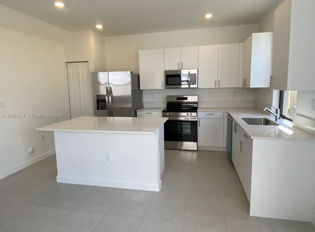 Foto de propiedad en 23074 SW 128th Place, Goulds, FL 33170 Goulds con MLS# 