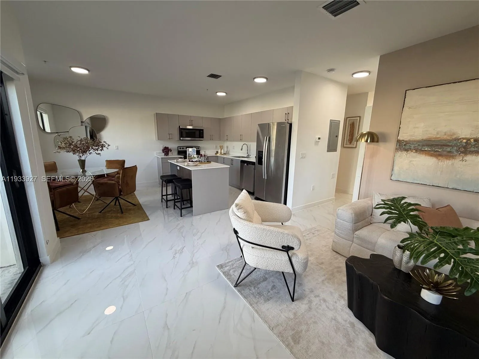Foto de propiedad en 2308 E 4th Avenue 205, Hialeah, FL 33013 Hialeah con MLS# 