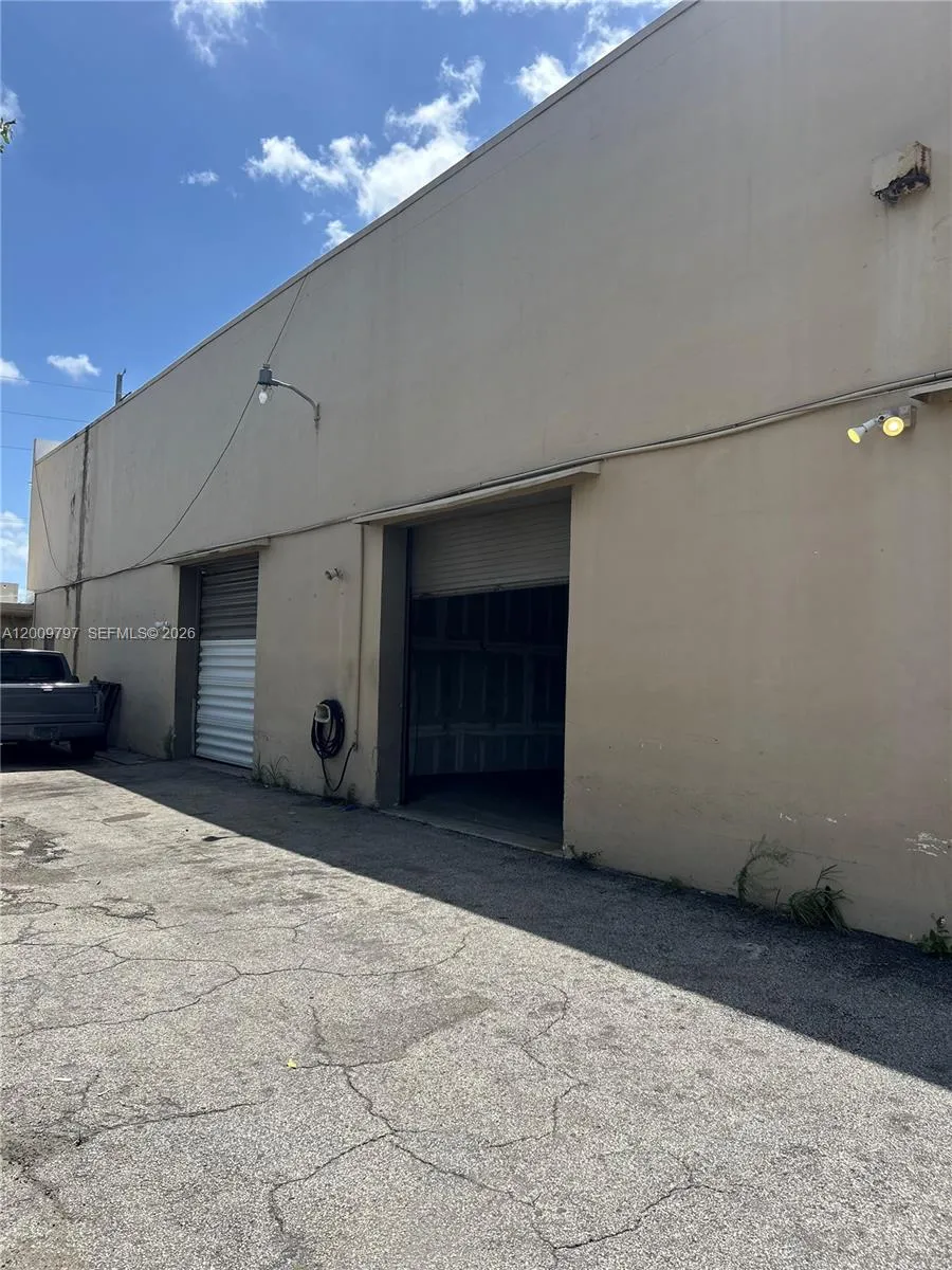 Foto de propiedad en 2309 SW 60th Way B, Miramar, FL 33023 Miramar con MLS# 