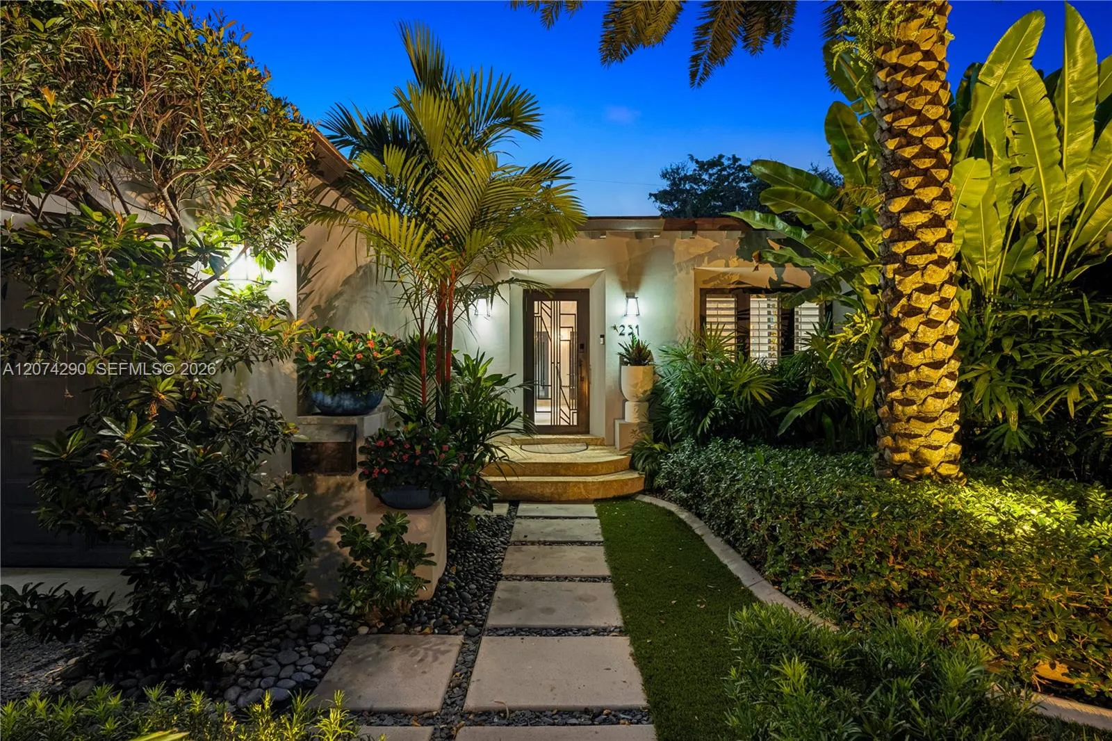 Foto de propiedad en 231 Fluvia Avenue -, Coral Gables, FL 33134 Coral Gables con MLS# 