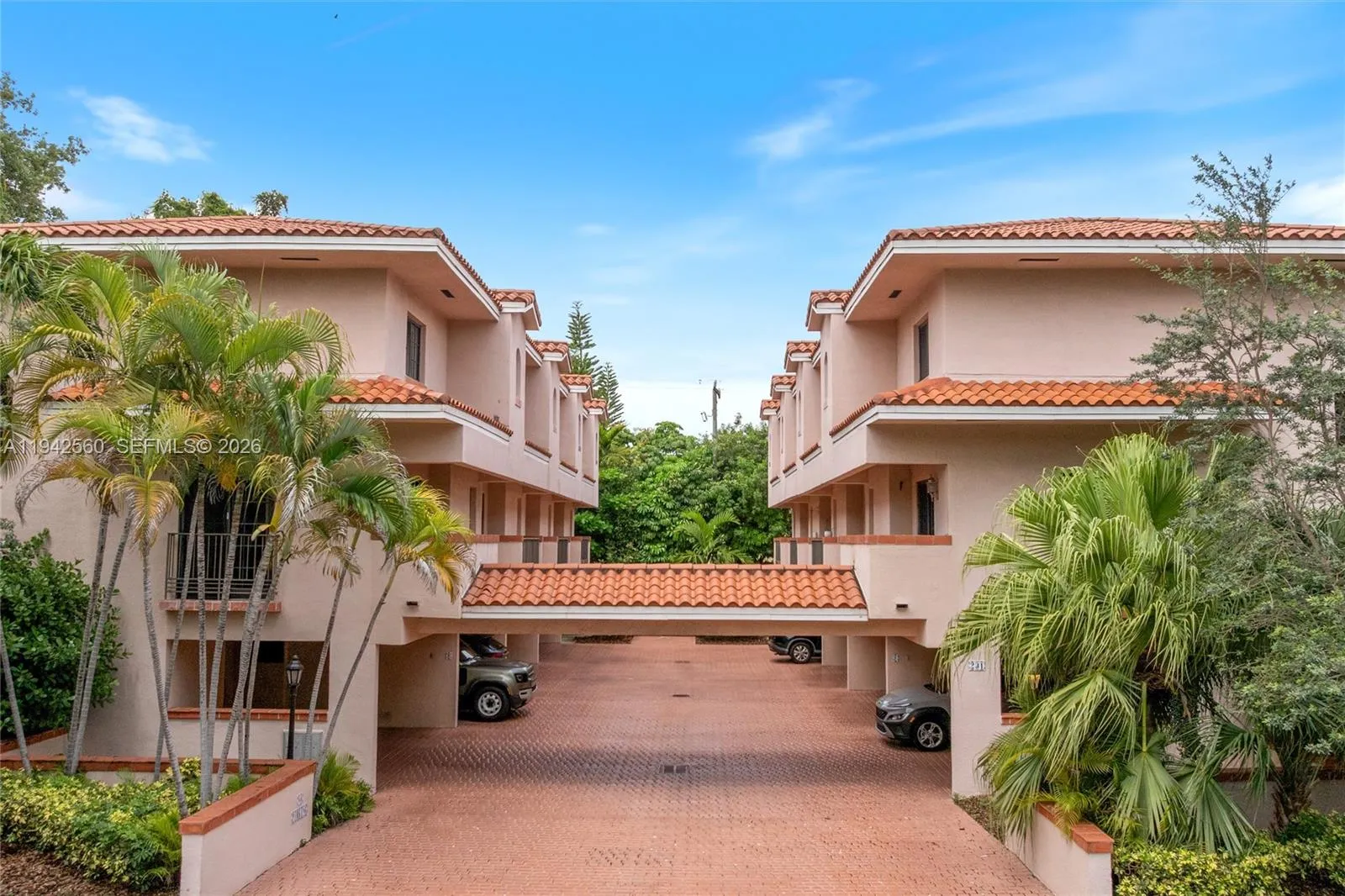 Foto de propiedad en 231 Majorca Avenue C, Coral Gables, FL 33134 Coral Gables con MLS# 