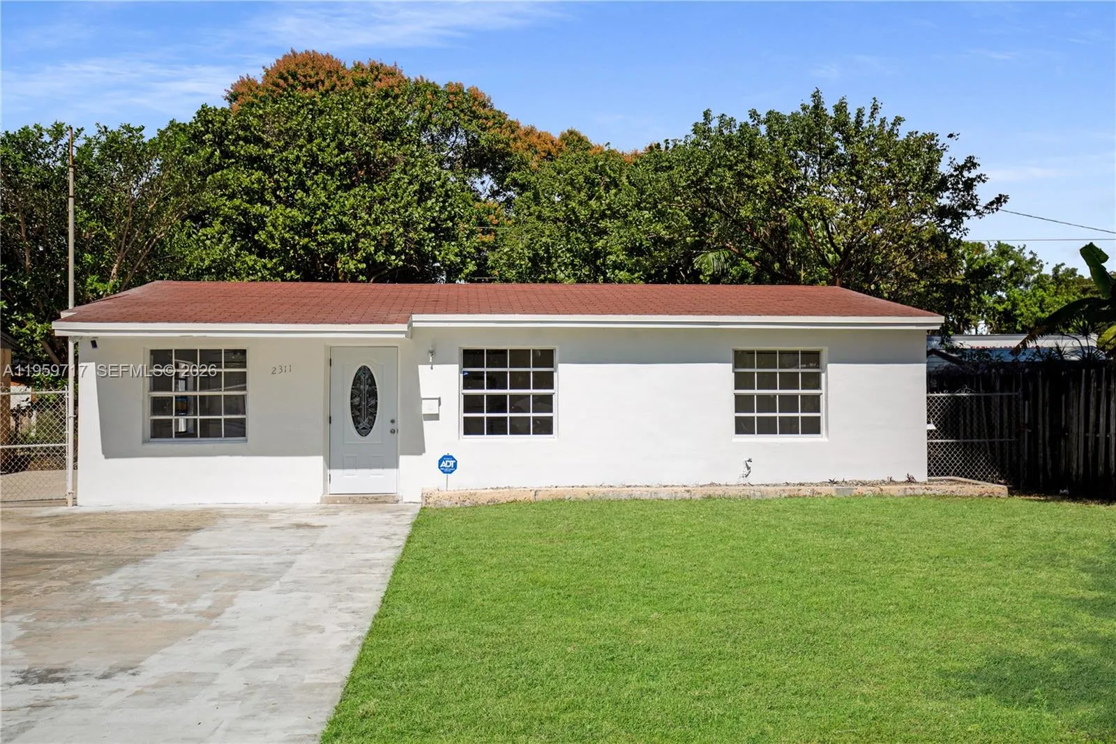 Foto de propiedad en 2311 Fletcher Street, Hollywood, FL 33020 Hollywood con MLS# 