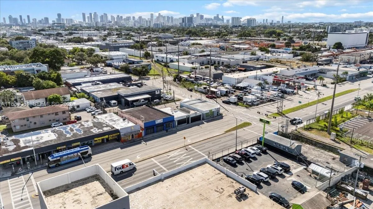 Foto de propiedad en 2313 NW 27th Avenue, Miami, FL 33142 Miami con MLS# 