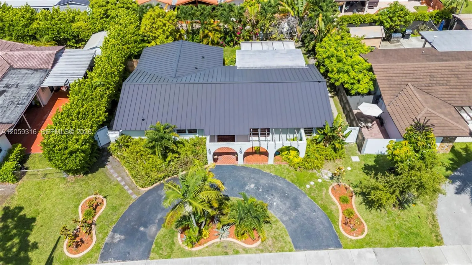 Foto de propiedad en 232 SW 102nd Avenue, Sweetwater, FL 33174 Sweetwater con MLS# 