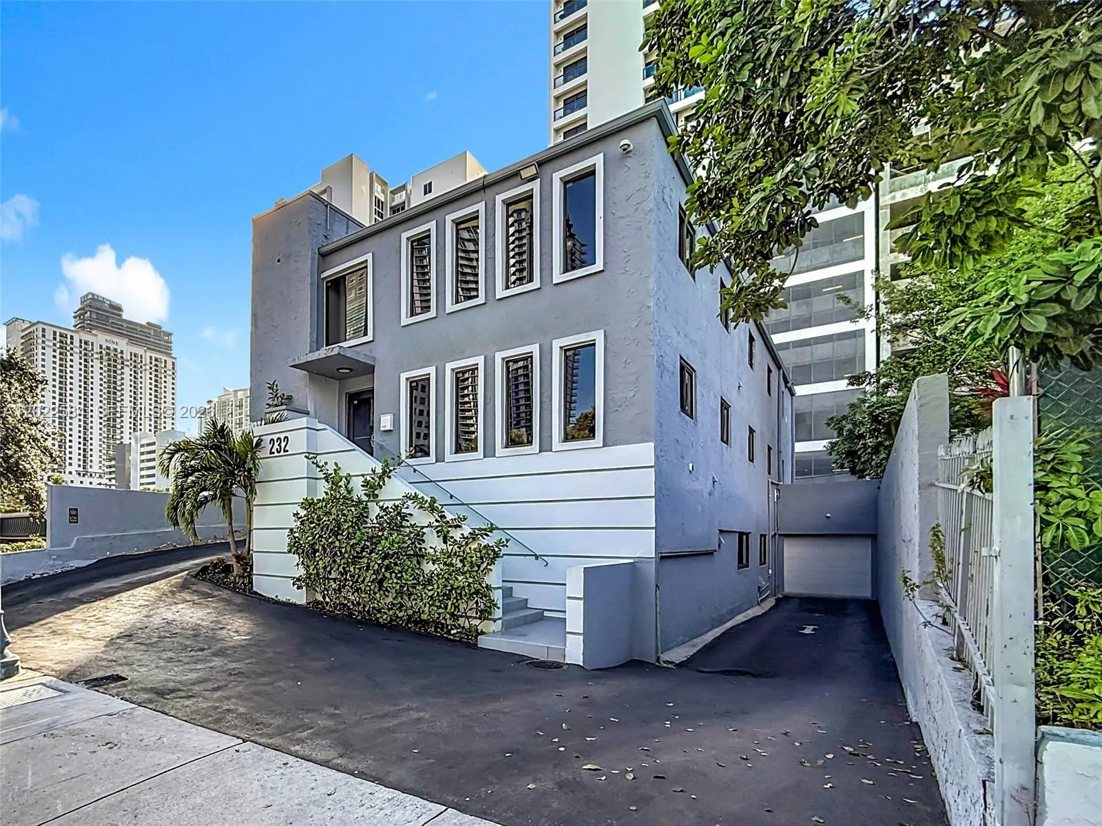 ENTIRE STAND-ALONE THREE-STORY BUILDING FOR LEASE AT THE ENTRANCE OF BRICKELL. Located directly on SW 8th Street, the main vehicular entrance from I-95 into Brickell. The property offers premium visibility with approximately 13,500 vehicles per day