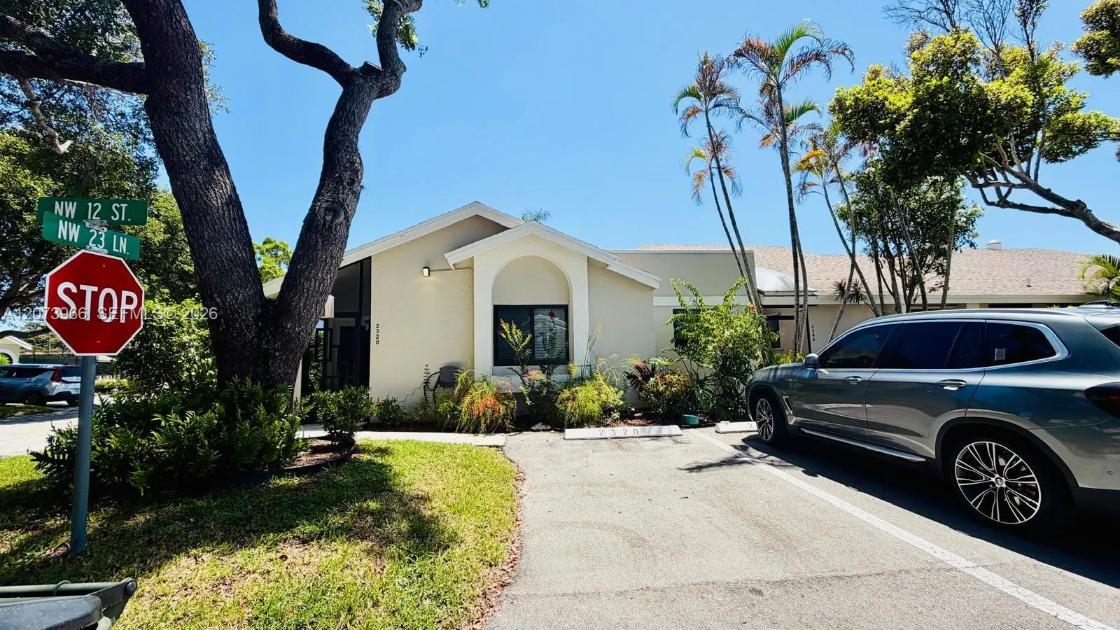 Foto de propiedad en 2320 NW 12th Street, Delray Beach, FL 33445 Delray Beach con MLS# 