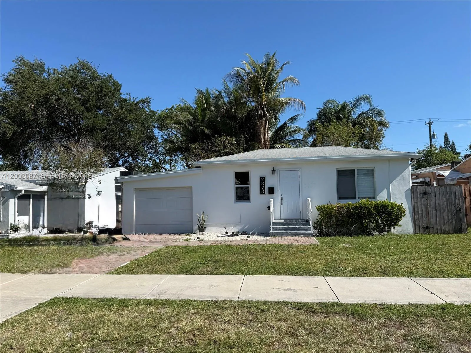 Foto de propiedad en 2323 Cleveland Street, Hollywood, FL 33020 Hollywood con MLS# 