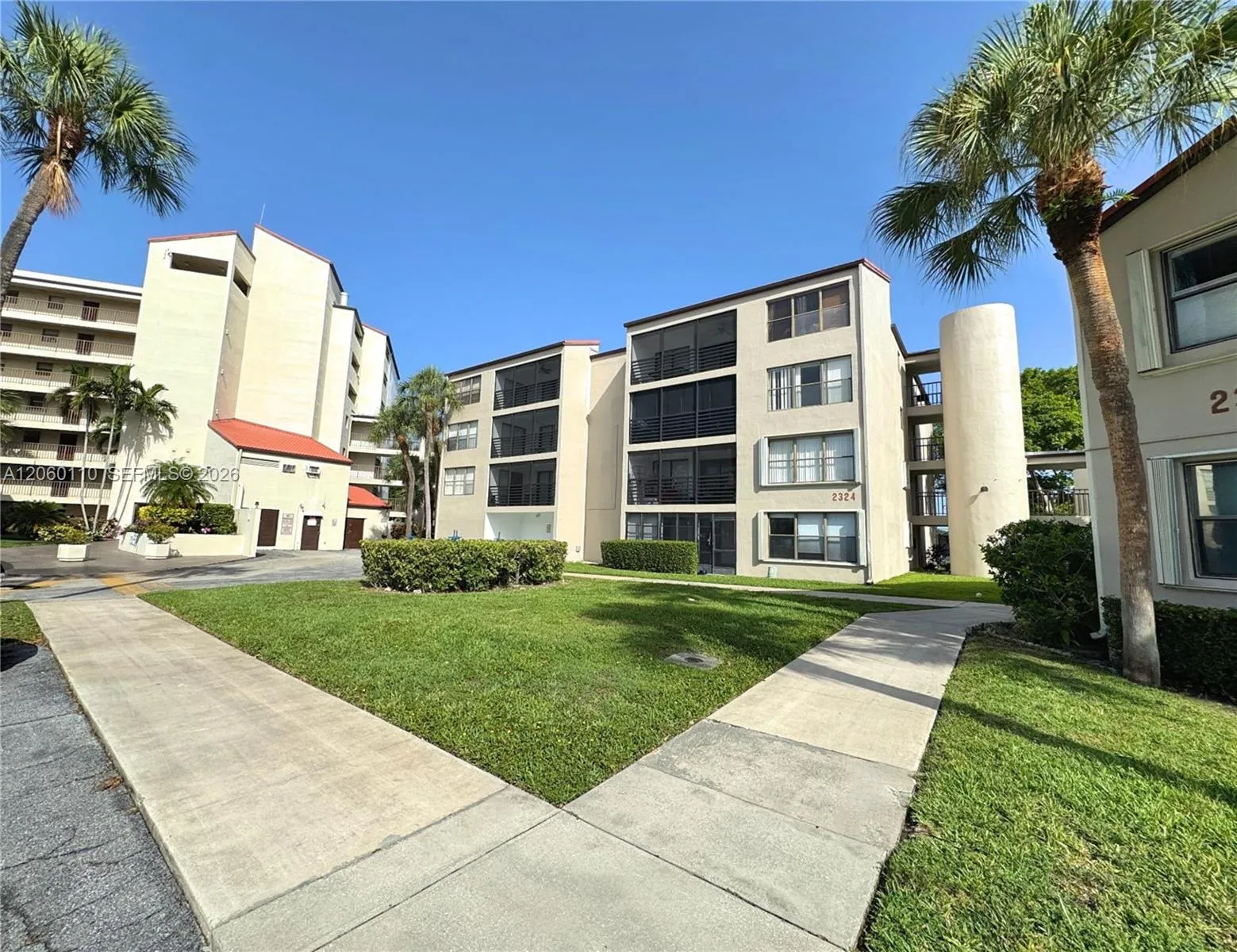 Foto de propiedad en 2324 S Cypress Bend Drive 415, Pompano Beach, FL 33069 Pompano Beach con MLS# 