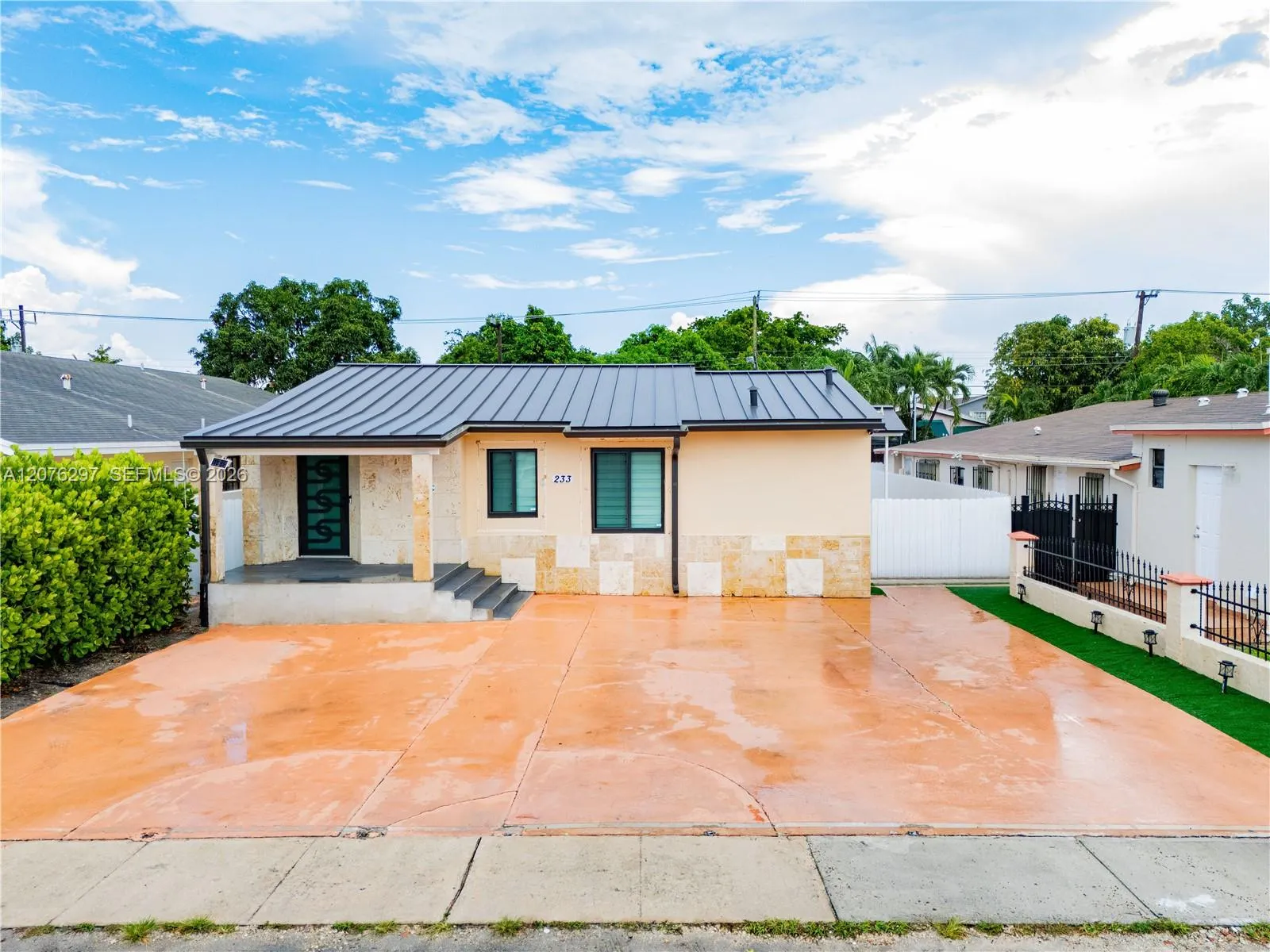 En Venta 233 W 39th Place, Hialeah, FL 33012, Hialeah, FL 33012