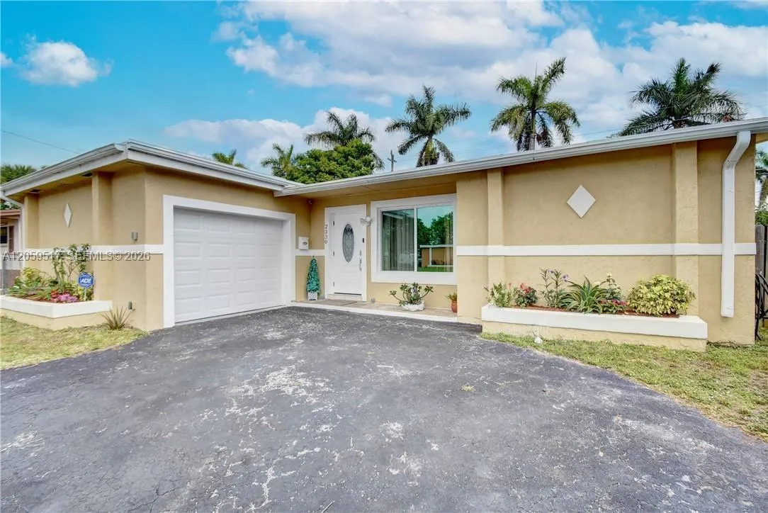 Vendido 2330 NW 81st Avenue, Sunrise, FL 33322, Sunrise, FL 33322