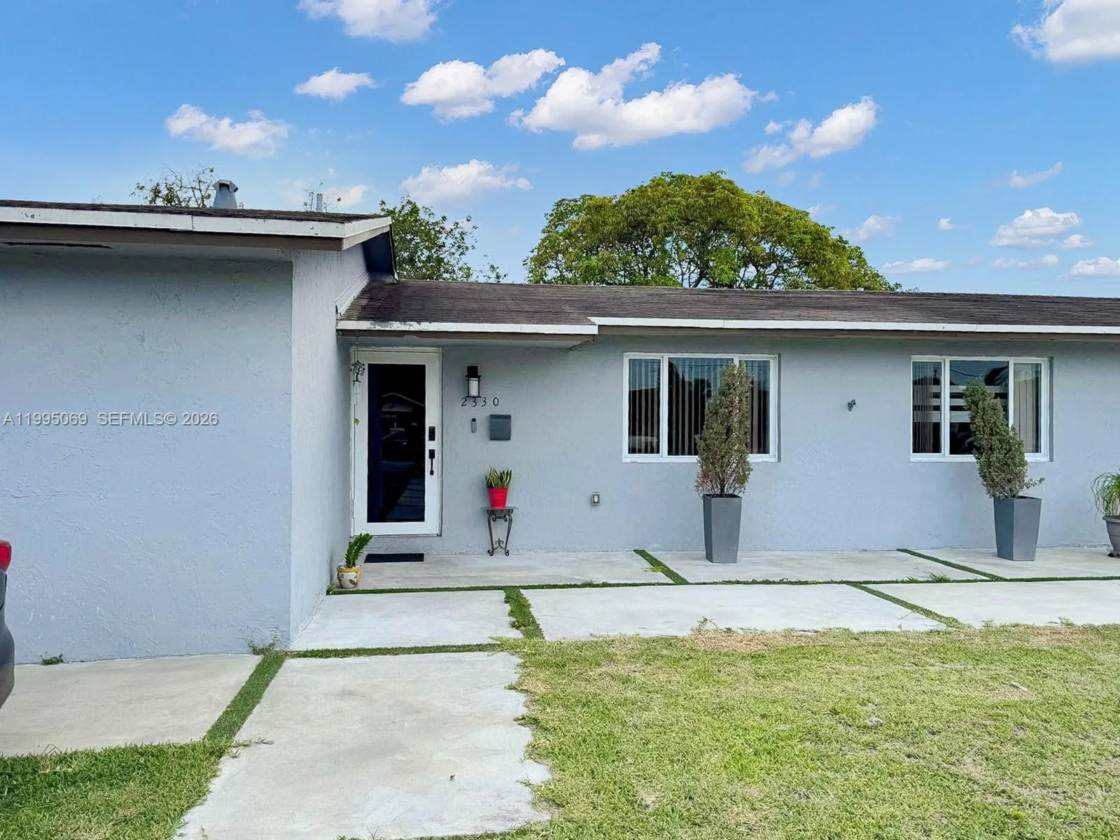 Foto de propiedad en 2330 W 6th Court, Hialeah, FL 33010 Hialeah con MLS# 