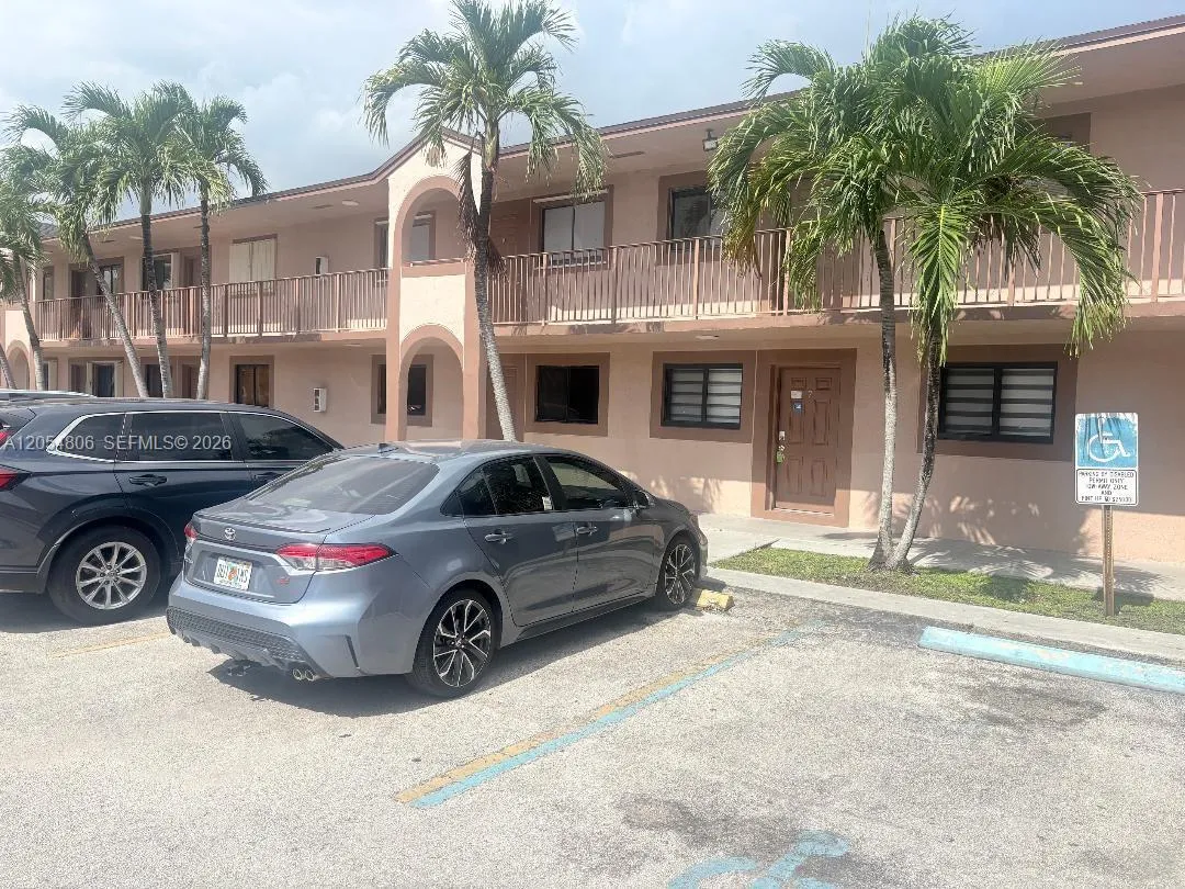 En Venta 2332 W 56th Street 7, Hialeah, FL 33016, Hialeah, FL 33016
