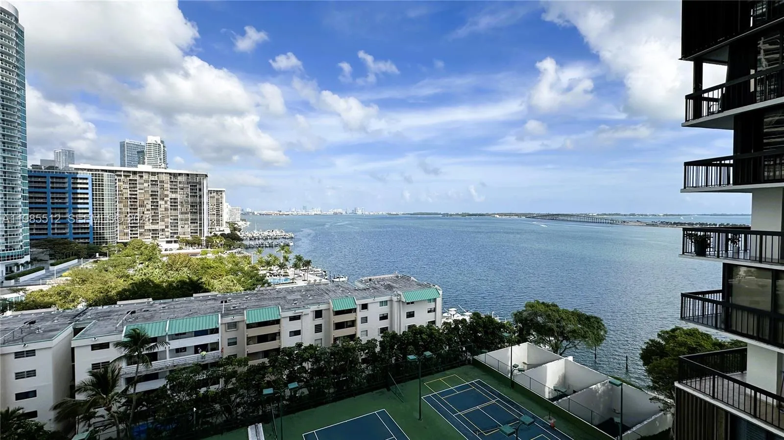 Foto de propiedad en 2333 Brickell Avenue 1009, Miami, FL 33129 Miami con MLS# 
