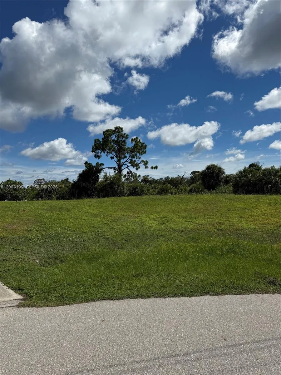 Foto de propiedad en 2336 Hale Street, Port Charlotte, FL 33953 Port Charlotte con MLS# 