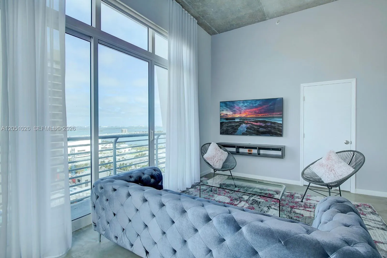 Foto de propiedad en 234 NE 3rd Street UPH01 Short Term, Miami, FL 33132 Miami con MLS# 