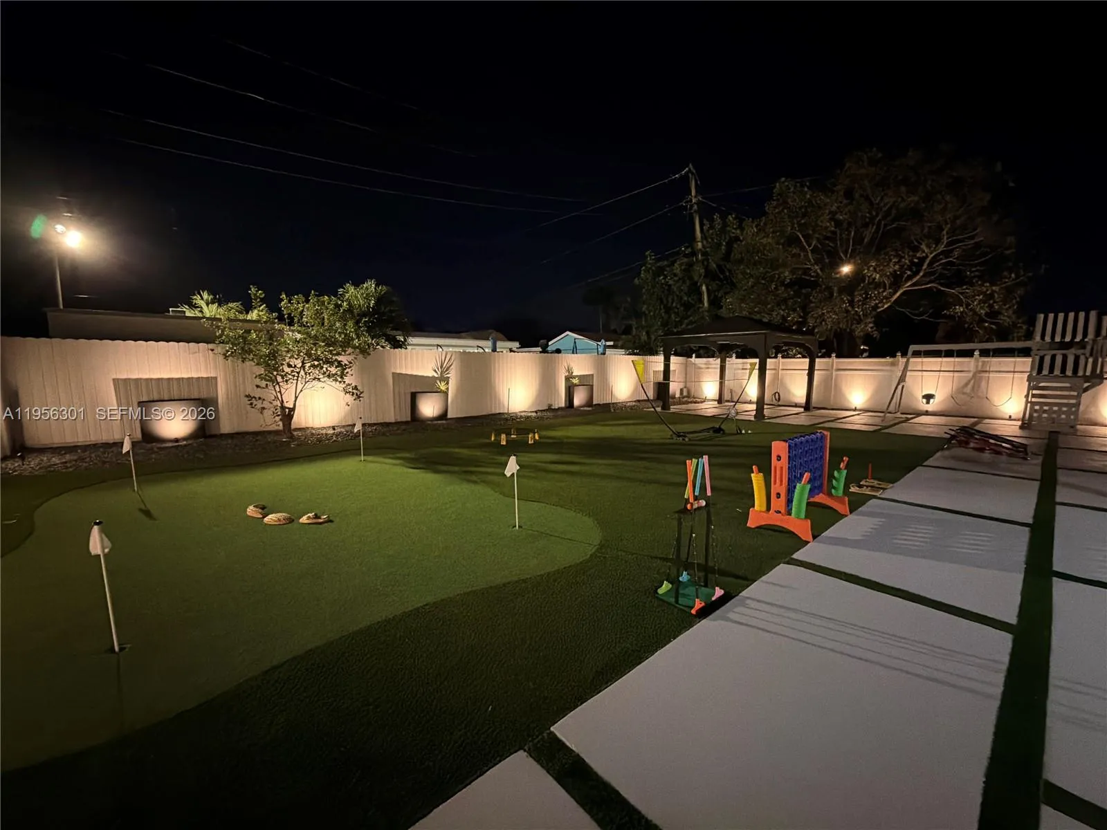 Foto de propiedad en 2340 SW 42nd Way, Fort Lauderdale, FL 33317 Fort Lauderdale con MLS# 