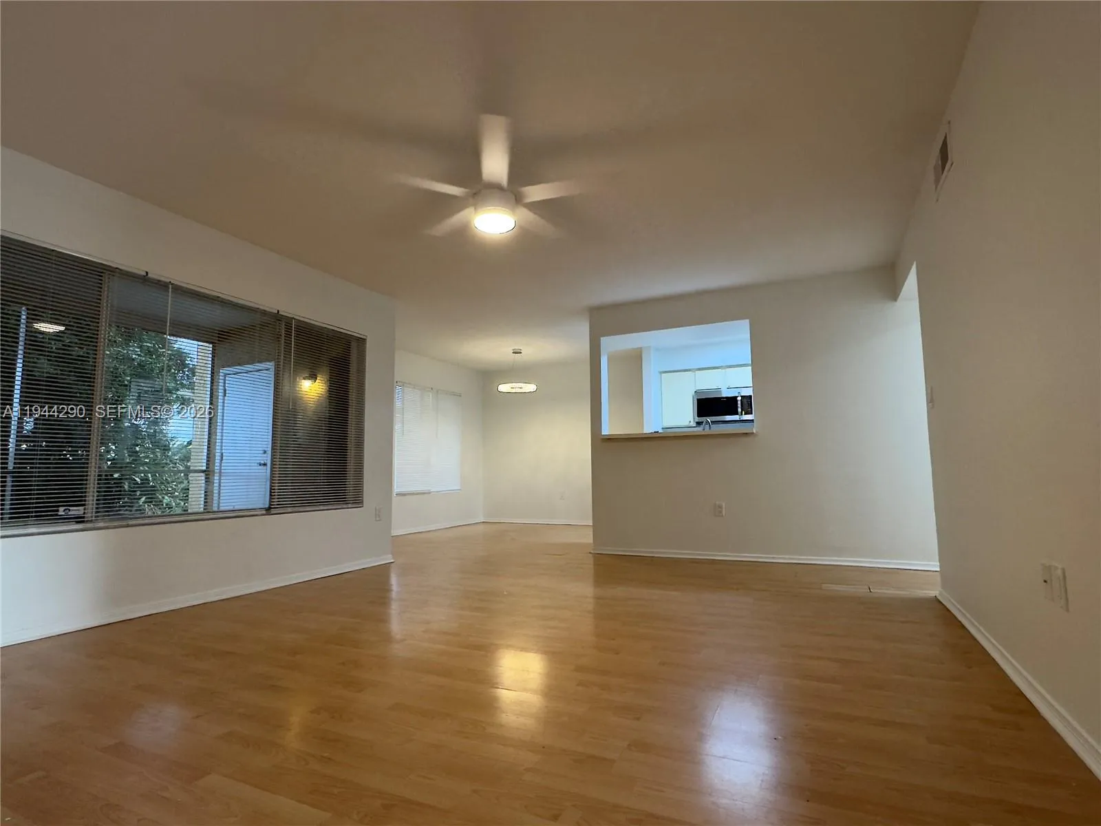 Foto de propiedad en 2341 NW 33rd Street 405, Oakland Park, FL 33309 Oakland Park con MLS# 