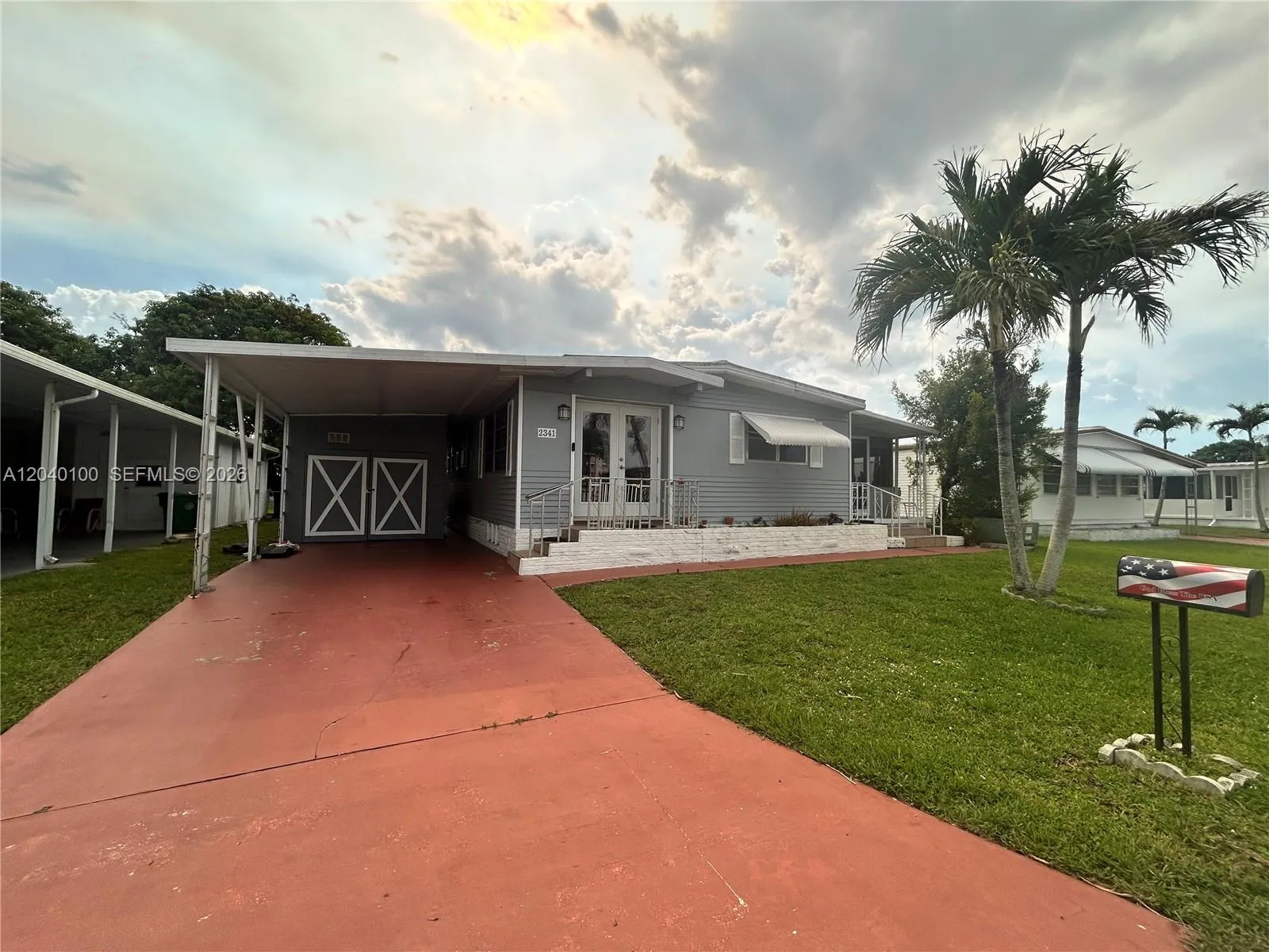 Foto de propiedad en 2341 SW 84th Avenue, Davie, FL 33324 Davie con MLS# 