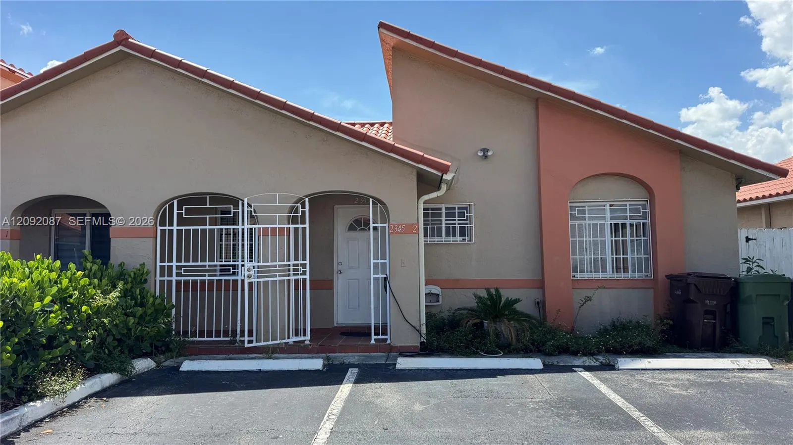 En Venta 2345 W 69th Street 2345-B, Hialeah, FL 33016, Hialeah, FL 33016