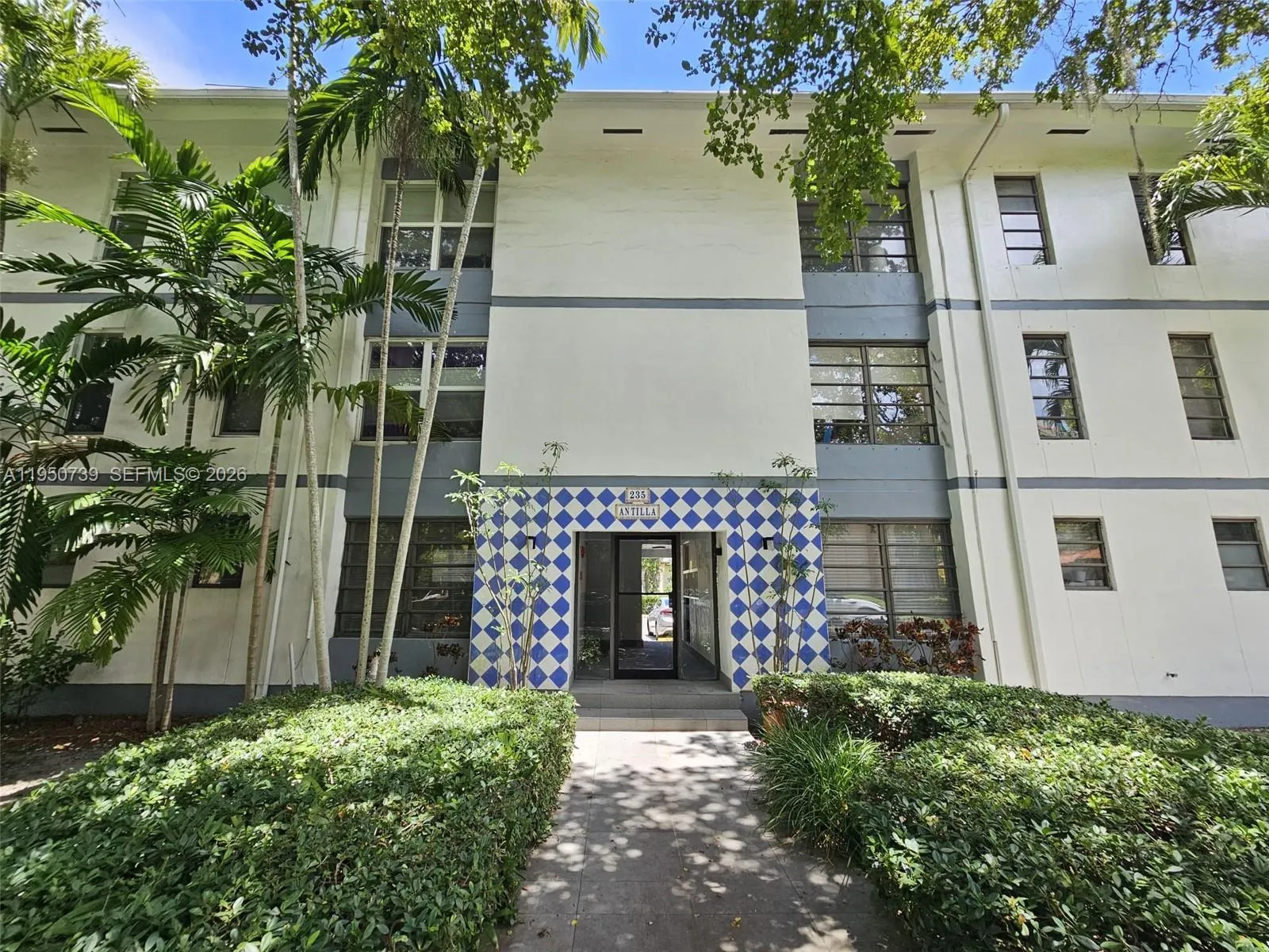 Foto de propiedad en 235 Antilla Avenue 4, Coral Gables, FL 33134 Coral Gables con MLS# 