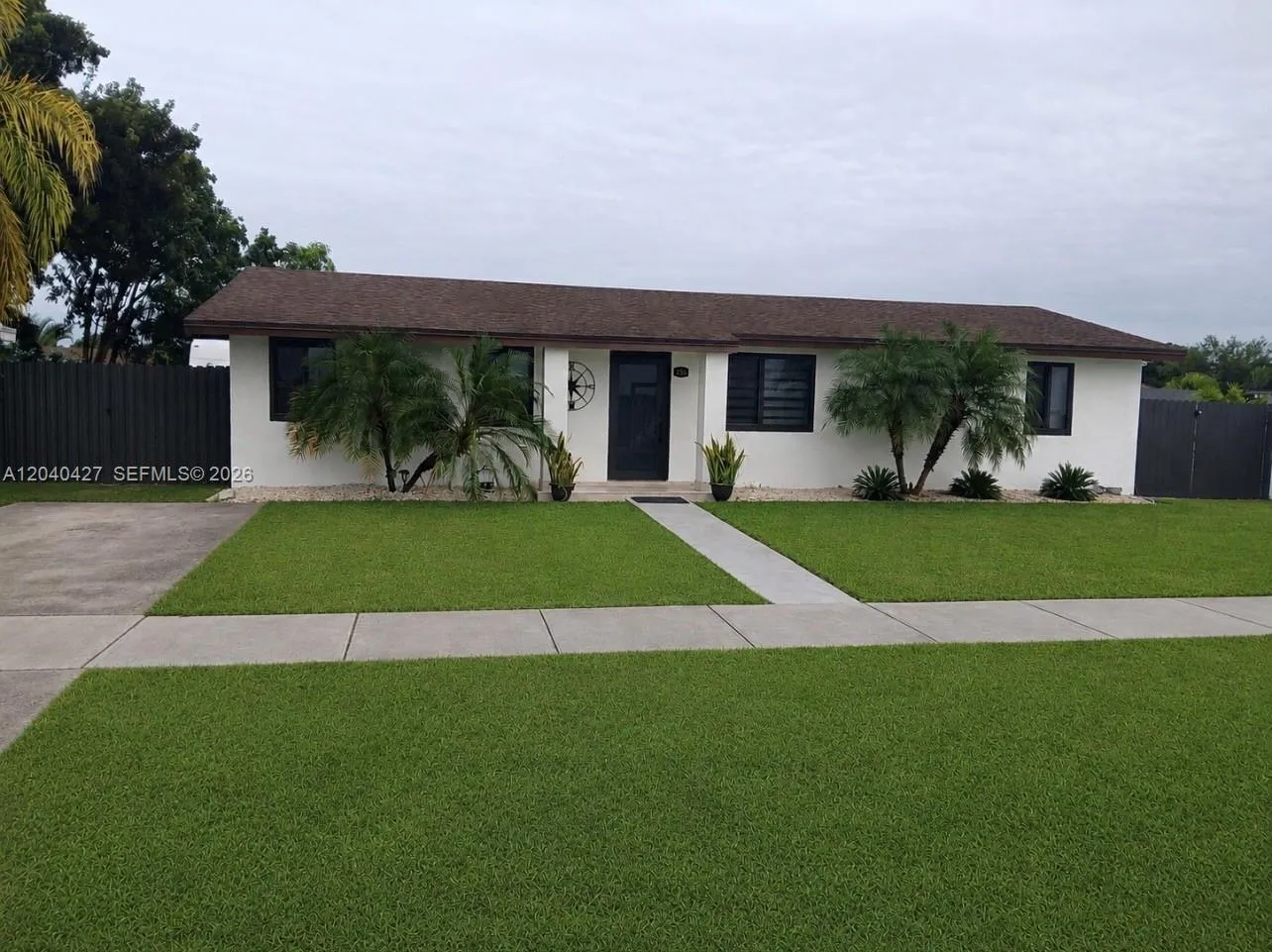 Foto de propiedad en 235 SW 18th Avenue, Homestead, FL 33030 Homestead con MLS# 