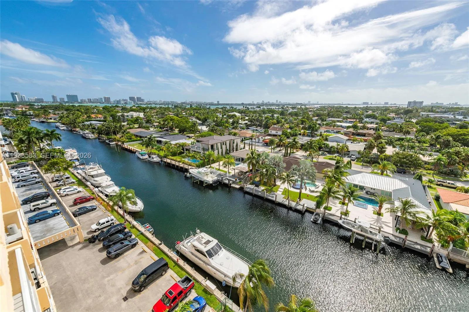 Foto de propiedad en 2350 NE 135th Street 1006, North Miami, FL 33181 North Miami con MLS# 