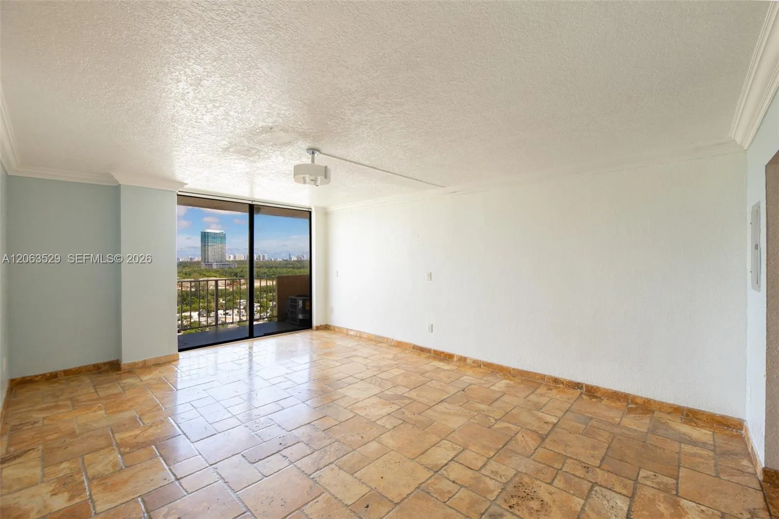En Venta 2350 NE 135th Street 1503, North Miami, FL 33181, North Miami, FL 33181
