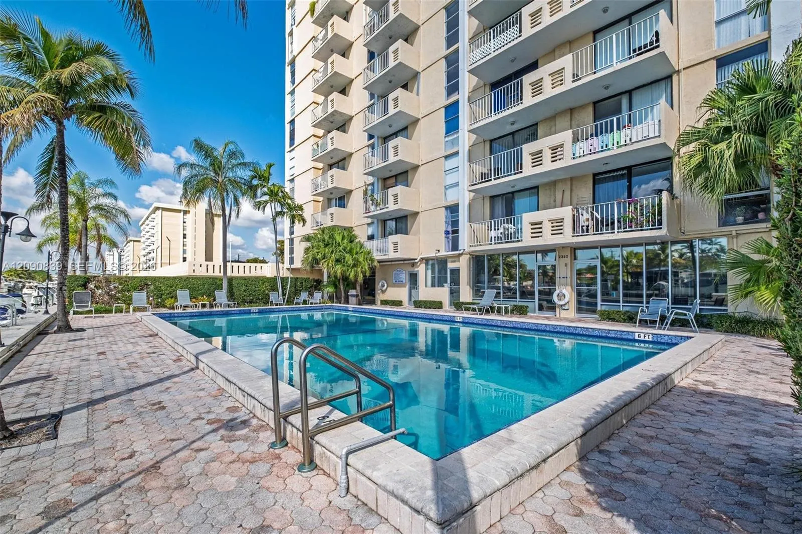 En Renta 2350 NE 135th Street 811, North Miami, FL 33181, North Miami, FL 33181