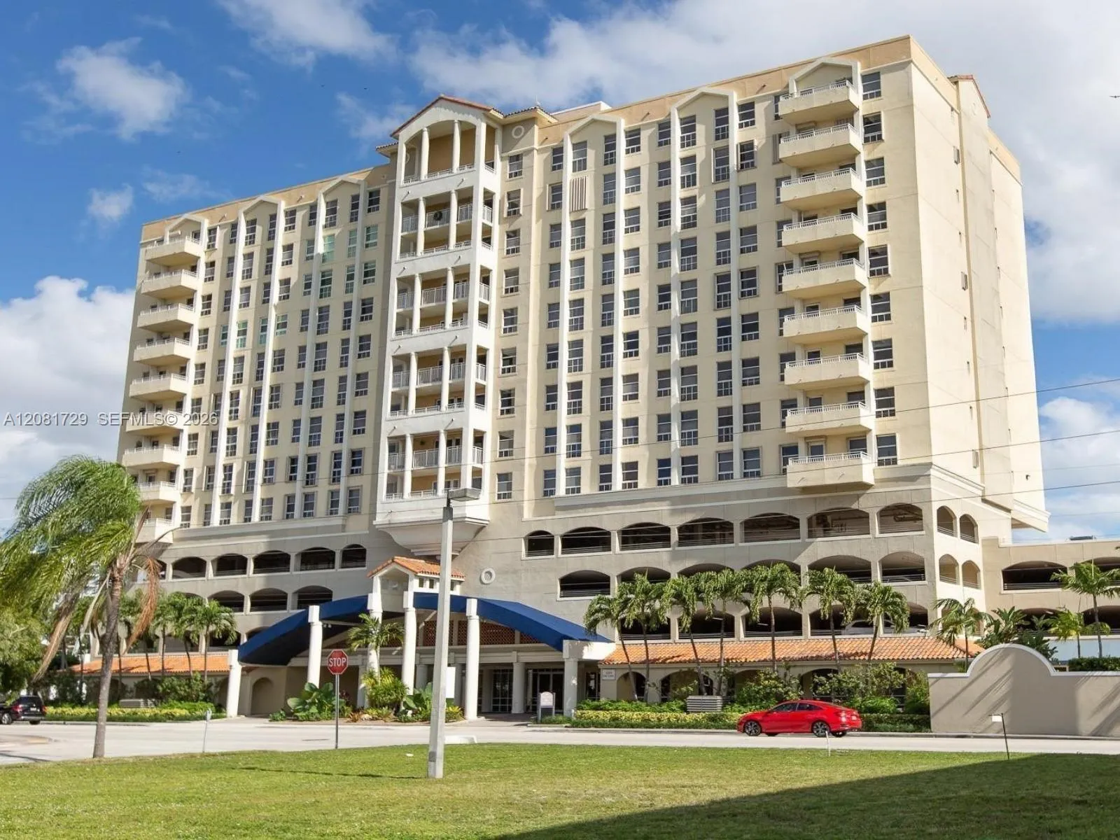 Foto de propiedad en 2351 Douglas Road 1009, Miami, FL 33145 Miami con MLS# 