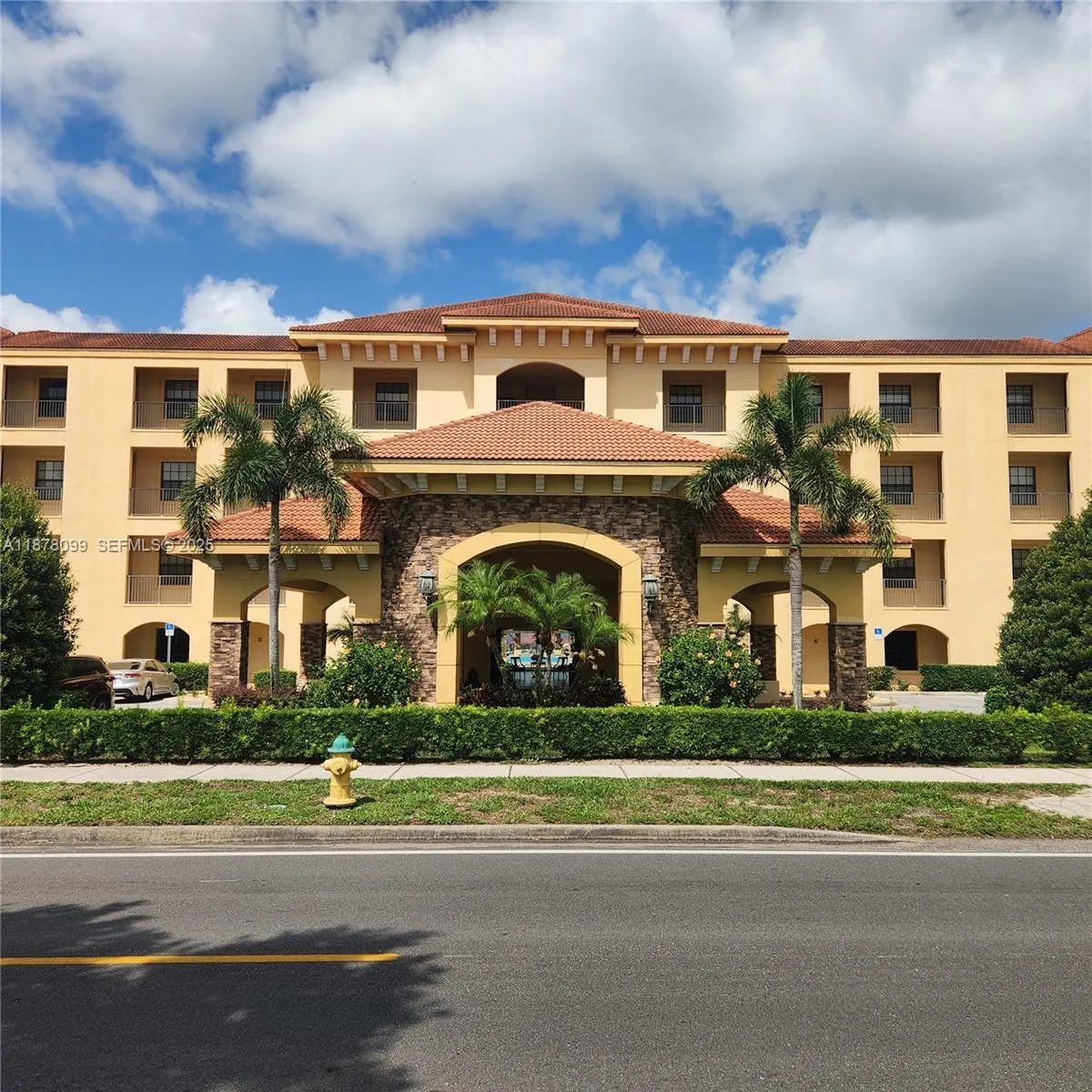 Foto de propiedad en 2351 Lakeview Drive 114, Sebring, FL 33875 Sebring con MLS# 