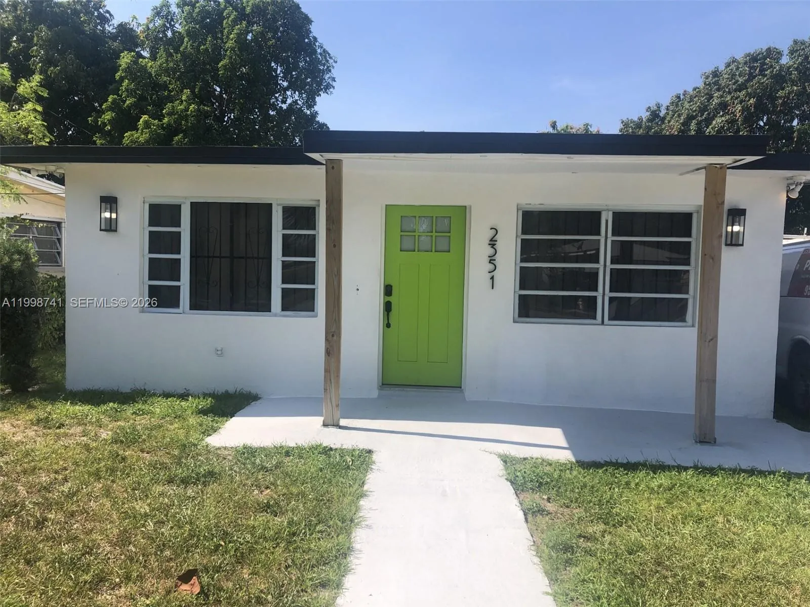 Foto de propiedad en 2351 NW 152nd Terrace, Miami Gardens, FL 33054 Miami Gardens con MLS# 