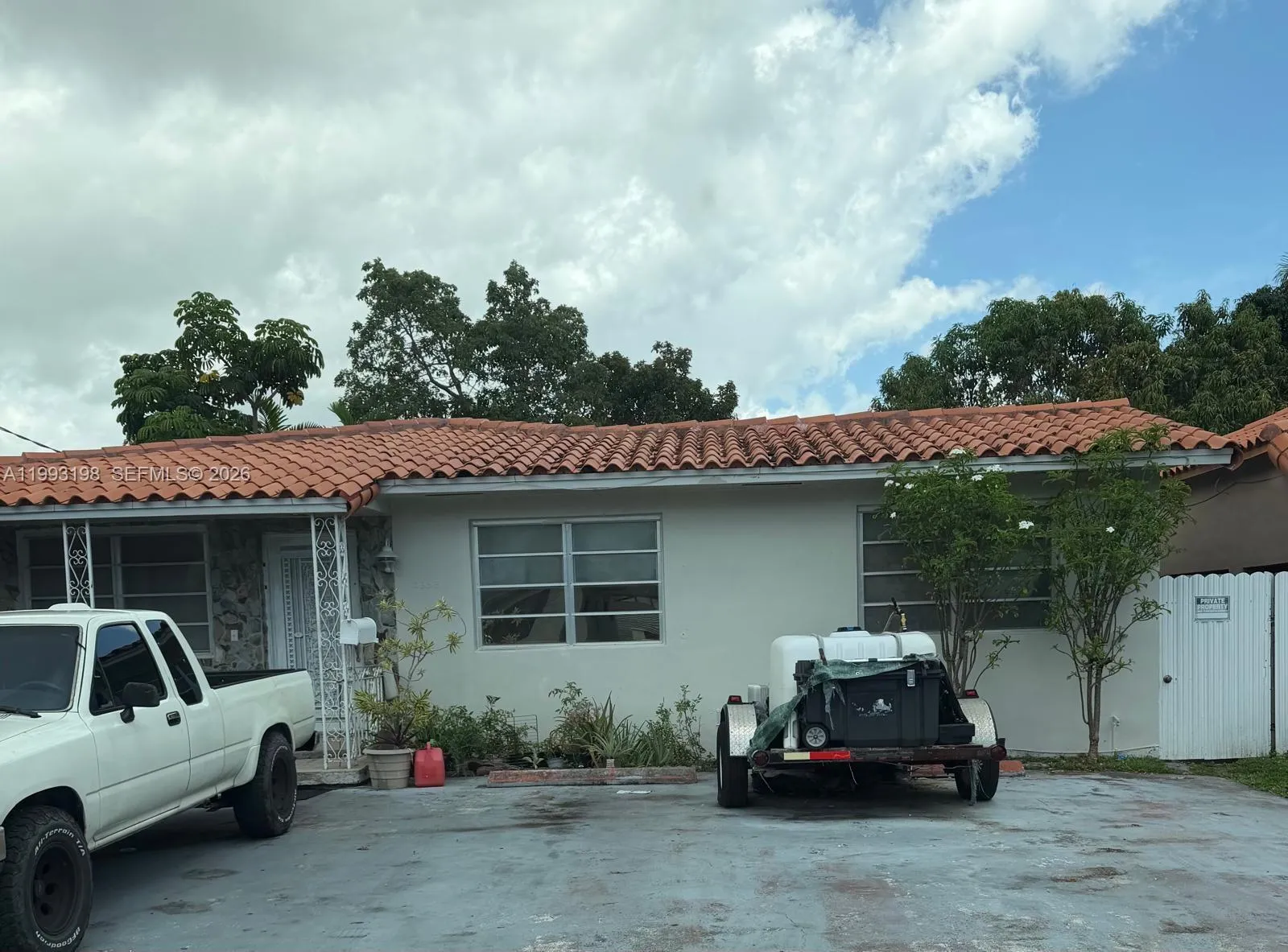 Foto de propiedad en 2353 SW 2nd Street, Miami, FL 33135 Miami con MLS# 