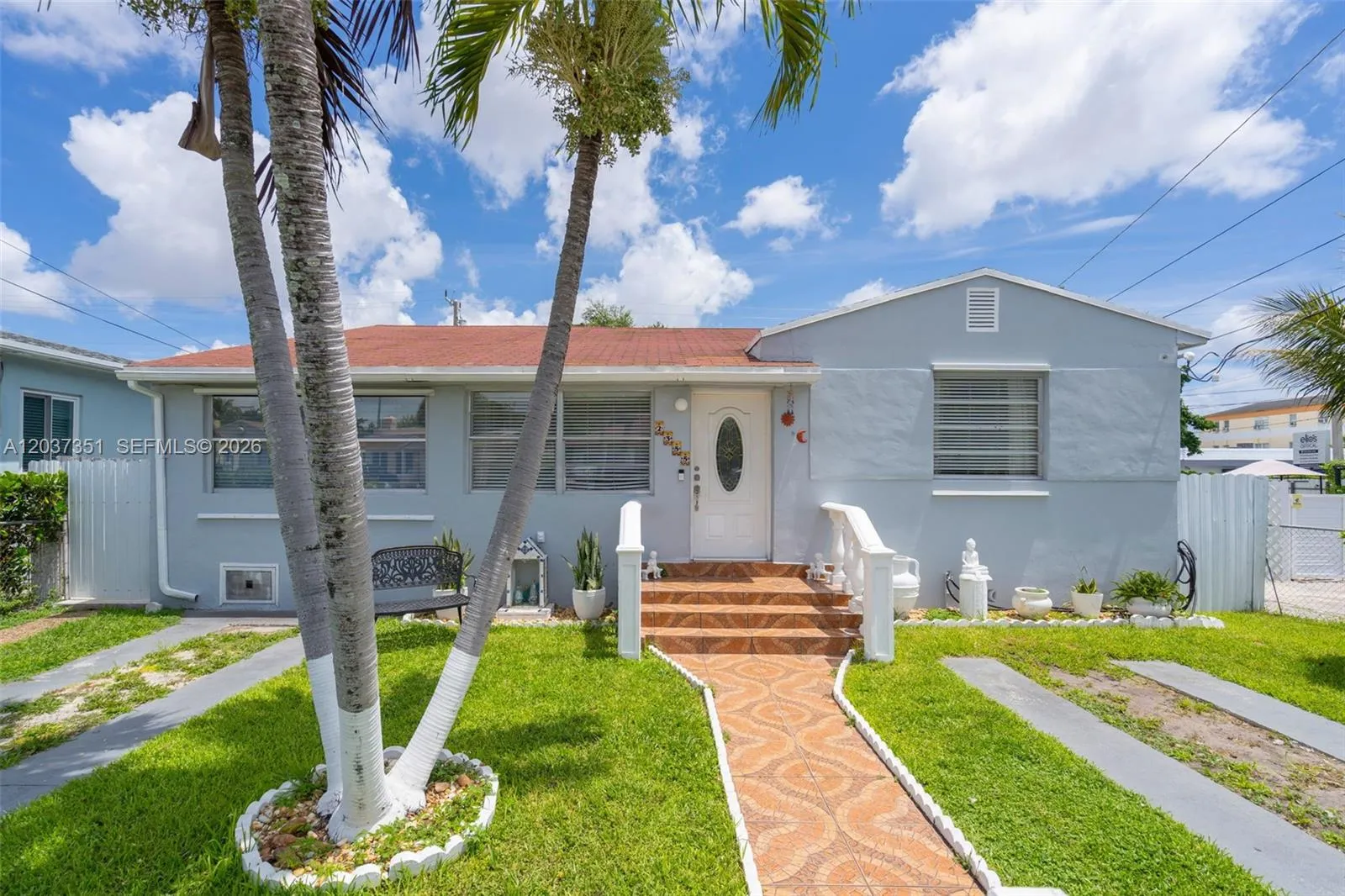 Foto de propiedad en 2355 SW 1st Street, Miami, FL 33135 Miami con MLS# 
