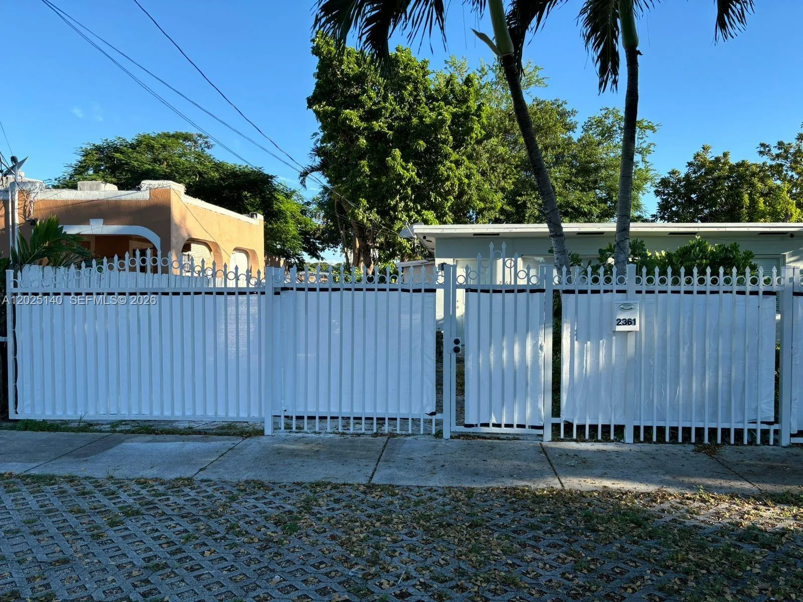 Foto de propiedad en 2359 NW 32nd Street, Miami, FL 33142 Miami con MLS# 