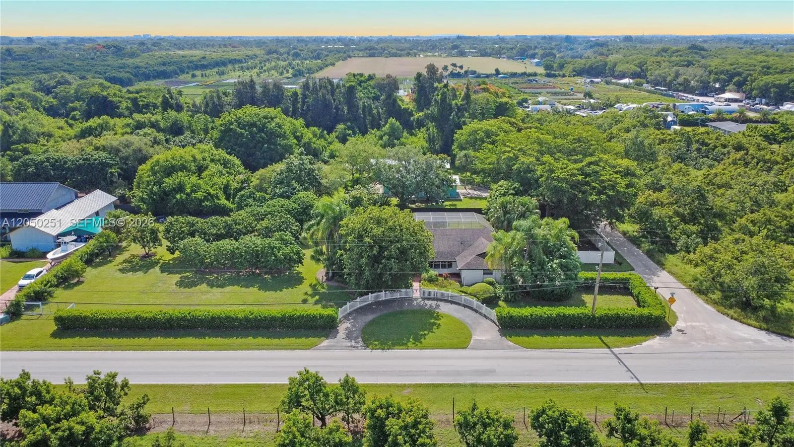 Foto de propiedad en 23595 SW 152nd Avenue, Homestead, FL 33032 Homestead con MLS# 
