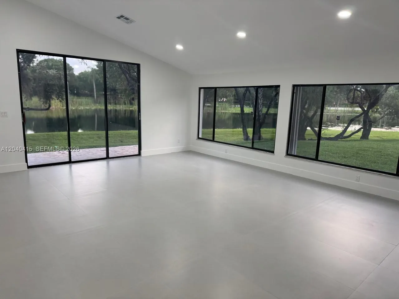Foto de propiedad en 2360 Dover, Weston, FL 33326 Weston con MLS# 