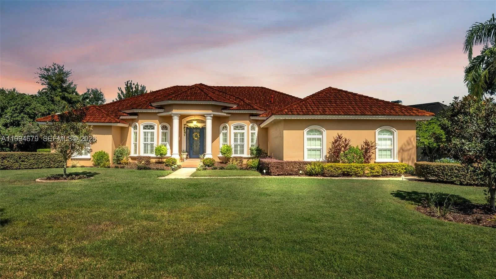 Foto de propiedad en 237 Mclean Point, Winter Haven, FL 33884 Winter Haven con MLS# 