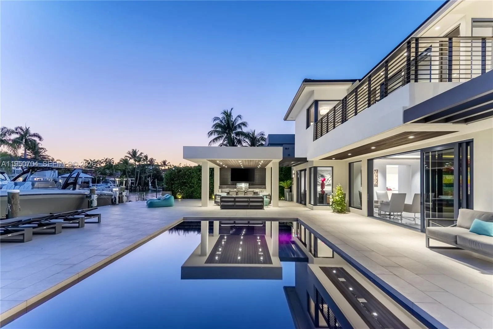 Vendido 2370 Bayview Lane, North Miami, FL 33181, North Miami, FL 33181