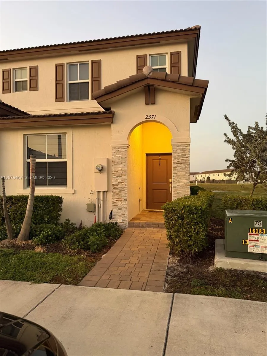 Foto de propiedad en 2371 NW 122nd Terrace, Miami, FL 33167 Miami con MLS# 